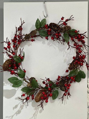 3139 Viburnum wreath with twigs and cones