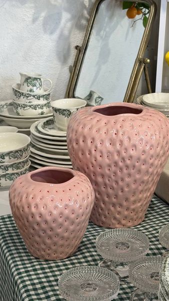 998-004 Ceramic vase Strawberry 15.5*15*16, color pale pink
